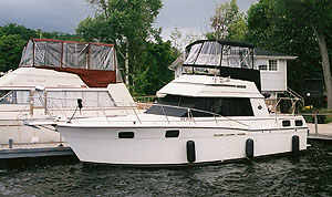 1990 Carver 3207 Aft Cabin for sale in the Bobcaygeon area  of Ontario, Canada.