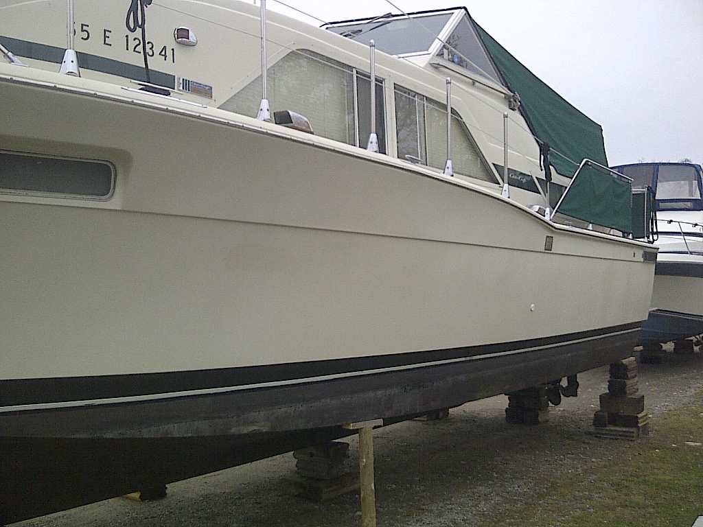 1974 Chris Craft 350 Catalina for sqale in the Lindsay area northeast of Toronto, Ontario, Canada