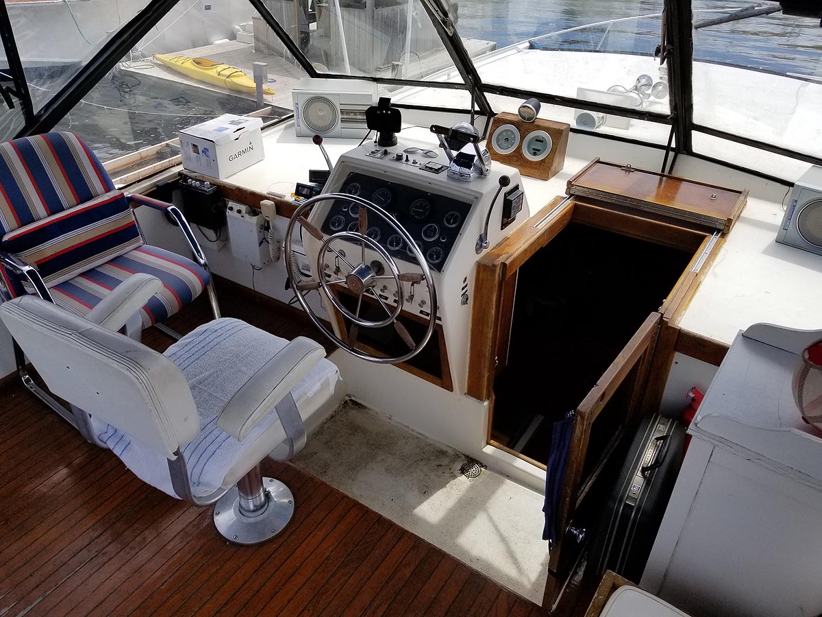 1974 TROJAN 36 FOOT TRI CABIN FOR SALE IN THE LINDSAY AREA NORTHEAST OF TORONTO, ONTARIO, CANADA SIMILAR TO THE 1975 AND 1976 MODELS.