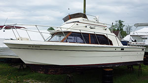 1988 Carver 25' Santa Cruz  for sale in the Leamington area west of Toronto by Ontario marine, boat and yacht brokers offering power boats and sailboats for sale in the Kingston, Whitby, Brighton, Cobourg, Trenton And Belleville Areas Of Ontario Canada.