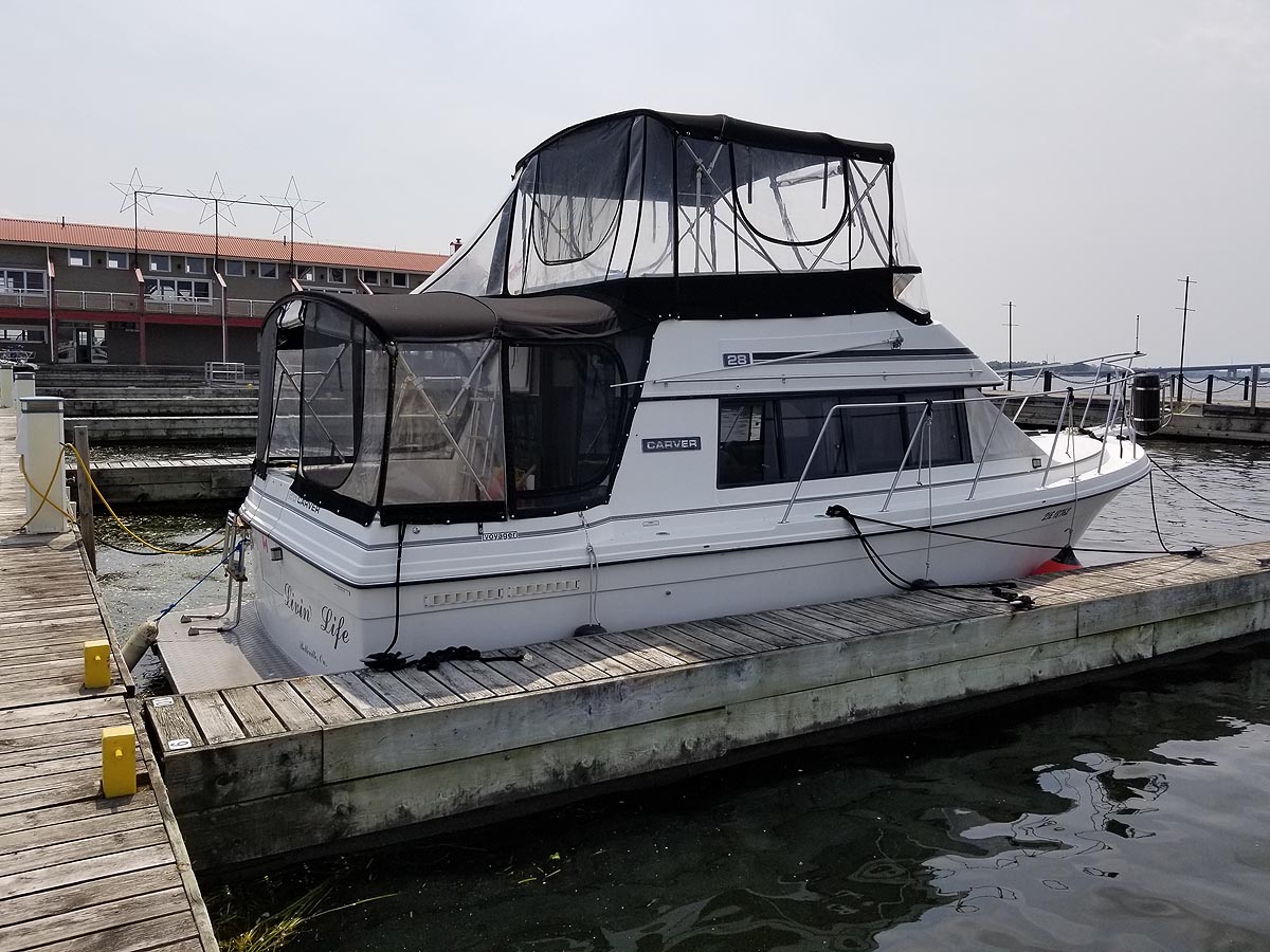 1986 CARVER VOYAGER 2827 FOR SALE IN THE BELLEVILLE AREA EAST OF TORONTO, ONTARIO, CANADA SIMILAR TO THE 1985, 1987, 1988 AND 1989 MODELS