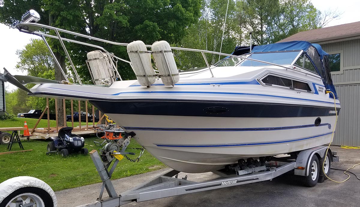 1987 Thundercraft Magnum Express 250 for sale in the Bobcaygeon area north east of Toronto Ontario.