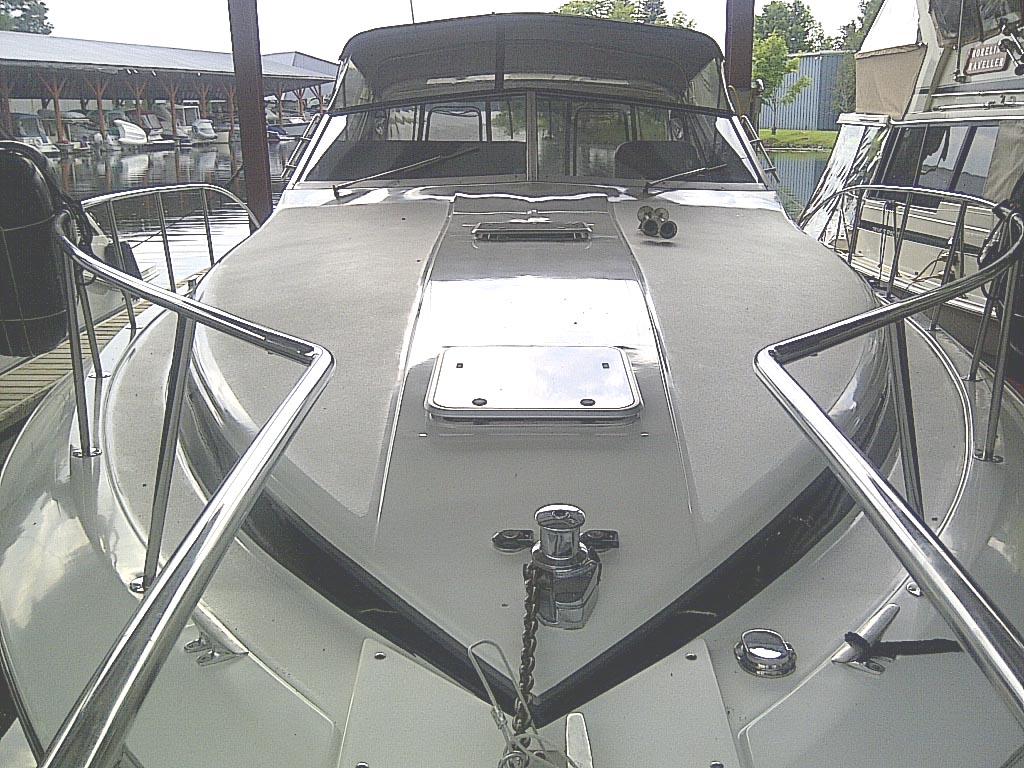 1988 CHRIS CRAFT 412 AMEROSPORT FOR SALE IN THE BOBCAYGEON AREA NORTHEAST OF TORONTO, ONTARIO, CANADA.