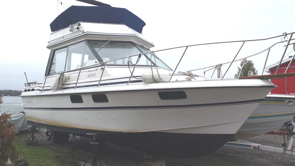 1989 THOMPSON ADVENTURER 288 FLYBRIDGE FOR SALE IN THE LINDSAY AREA NORTHEAST OF TORONTO, ONTARIO, CANADA SIMILAR TO SOME 1986, 1987, 1988 AND 1990 28 FOOT FLYBRIDGE MODELS.