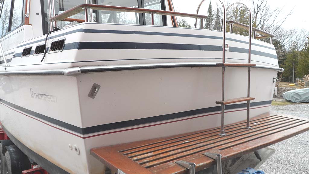 1989 THOMPSON ADVENTURER 288 FLYBRIDGE FOR SALE IN THE LINDSAY AREA NORTHEAST OF TORONTO, ONTARIO, CANADA SIMILAR TO SOME 1986, 1987, 1988 AND 1990 28 FOOT FLYBRIDGE MODELS.