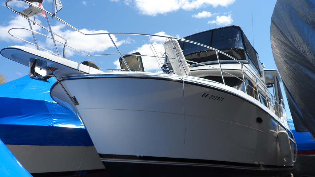 1990 CARVER 3608 MOTOR YACHT FOR SALE IN THE PETERBOROUGH AREA NORTHEAST OF TORONTO, ONTARIO, CANADA SIMILAR TO THE 1988, 1989, 1991 AND 1992 MODELS.