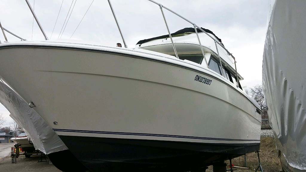 1995 BAYLINER 2858 COMMAND BRIDGE FOR SALE IN THE WINDSOR AREA WEST OF TORONTO, ONTARIO, CANADA SIMILAR TO THE 1992, 1993, 1994 AND 1996 MODELS.
