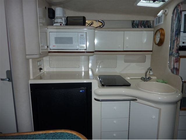 1995 SEA RAY 330 SUNDANCER FOR SALE IN THE LINDSAY AREA NORTH EAST OF TORONTO, ONTARIO, CANADA.