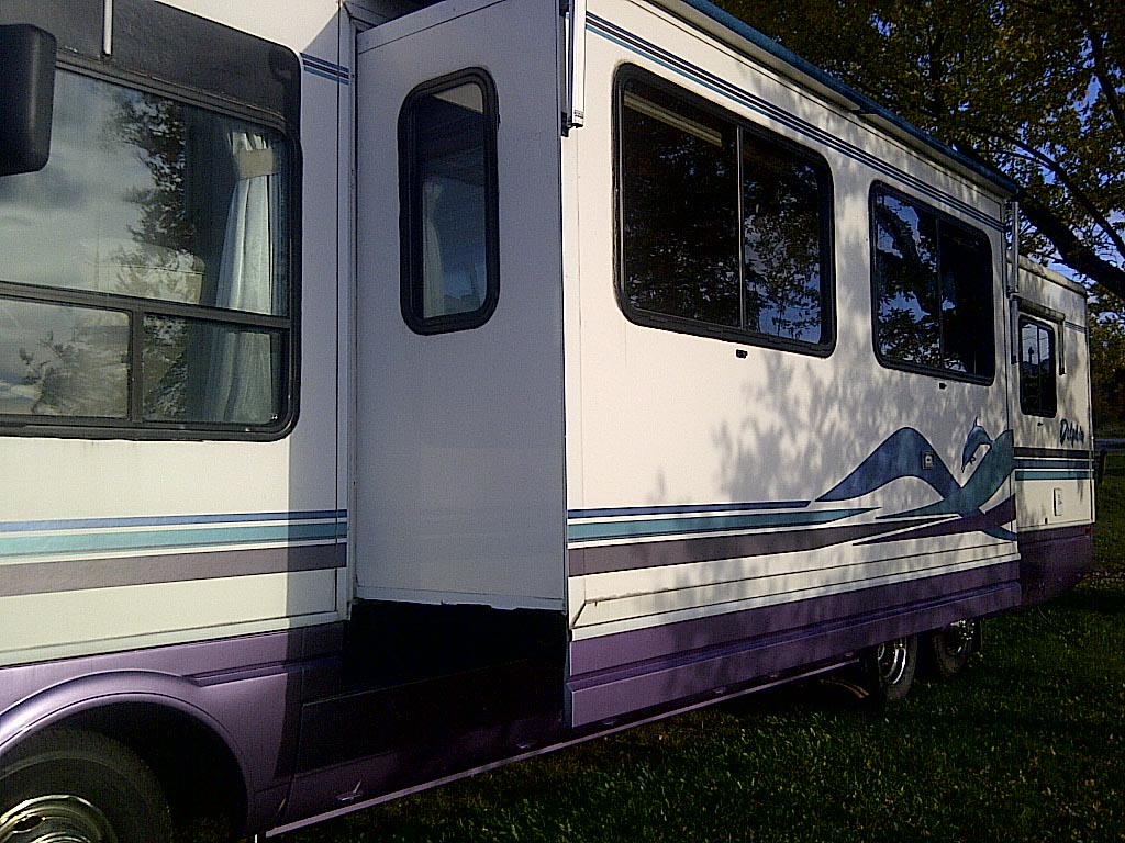 1996 Dolphin 36 foot class A motorhome for sale in the Lindsay area northeast of Toronto, Ontario, Canada.