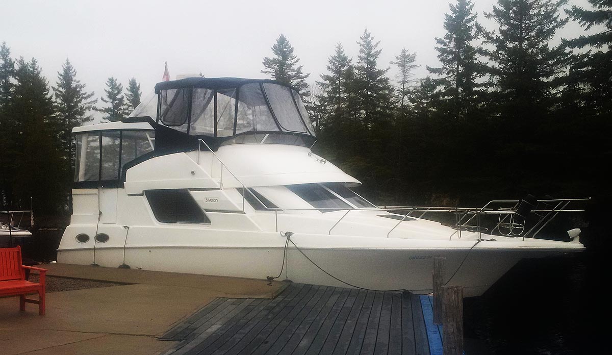 1996 SILVERTON 372 MOTOR YACHT FOR SALE IN THE LINDSAY AREA NORTHEAST OF TORONTO, ONTARIO, CANADA SIMILAR TO THE 1995, 1997, 1998 AND 1999 MODELS.