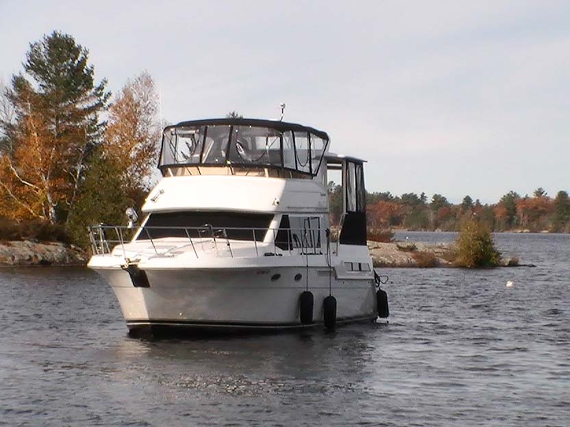 1998 Carver 405 Motor Yacht  for sale in Ontario, Canada.