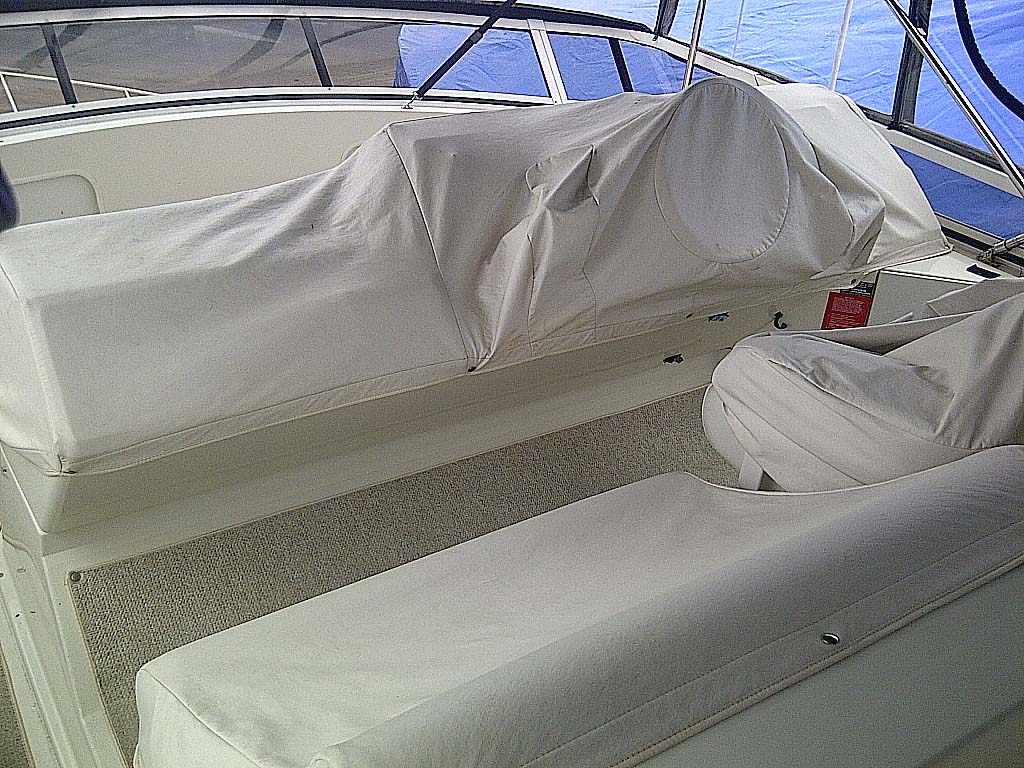 1998 Carver 405 Motor Yacht  for sale in Ontario, Canada