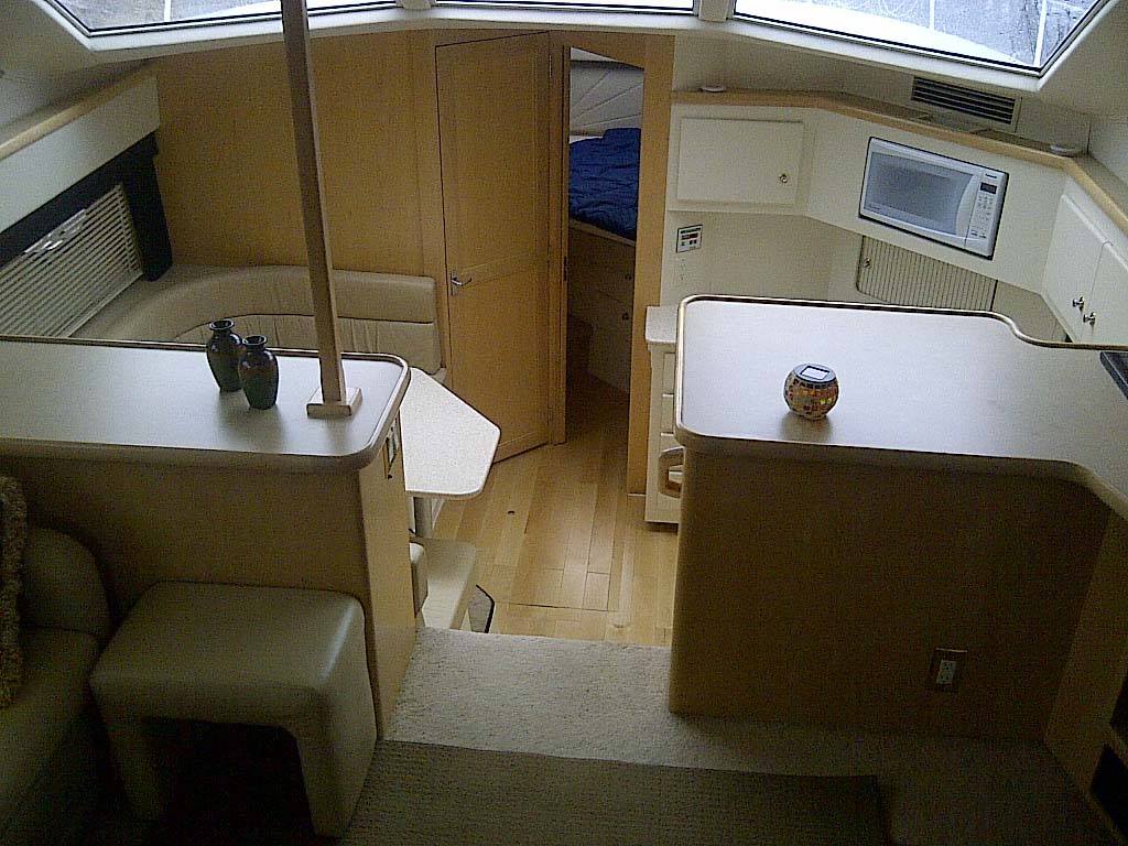 1998 Carver 405 Motor Yacht  for sale in Ontario, Canada