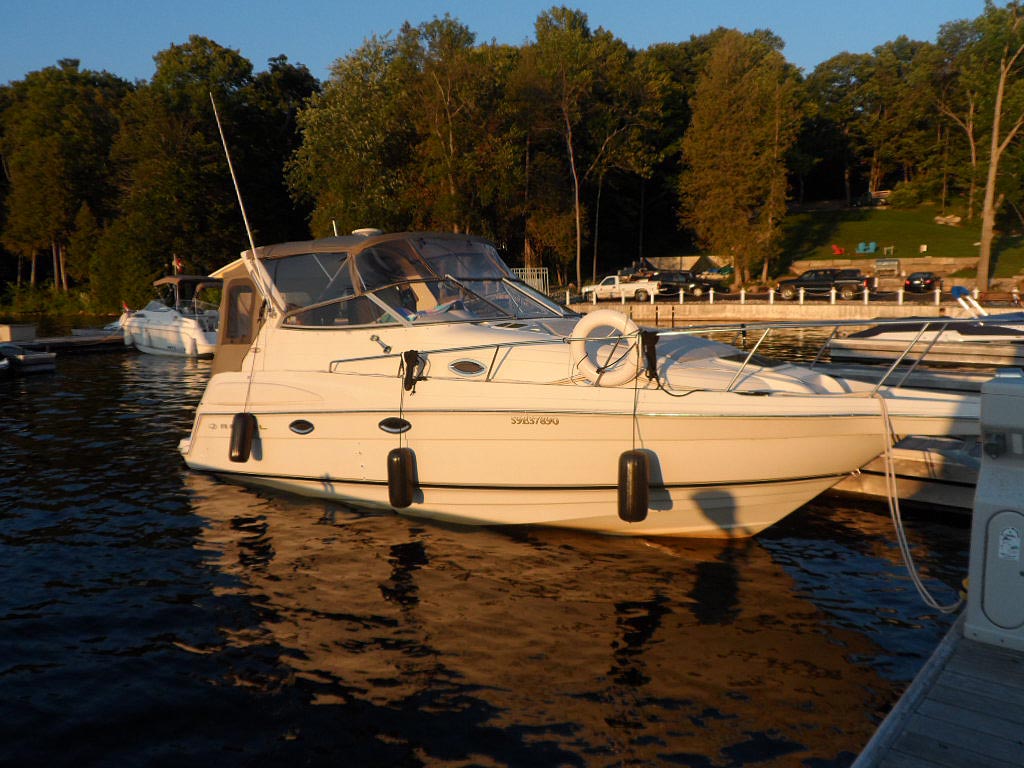 2000 Regal 2760 Commodore for sale in the Lakefield area northeast of Toronto, Ontario, Canada