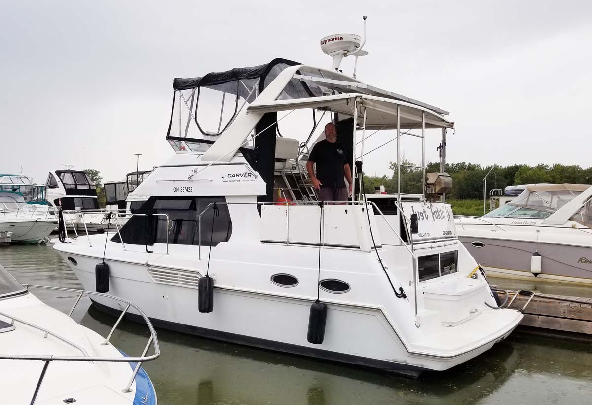 2001 CARVER 326 AFT CABIN FOR SALE IN THE GANANOQUE AREA EAST OF TORONTO AND KINGSTON, ONTARIO, CANADA.