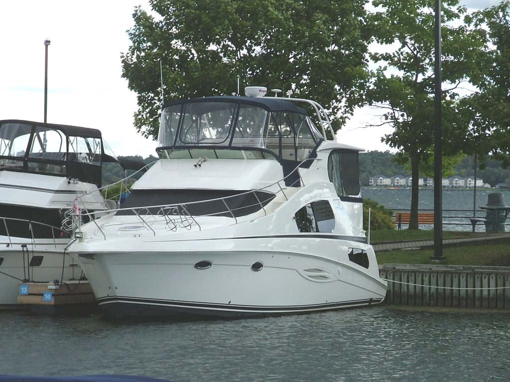 2003 Silverton 39 Foot Motor Yacht for sale in the 1,000 Islands area east of Toronto, Ontario, Canada.