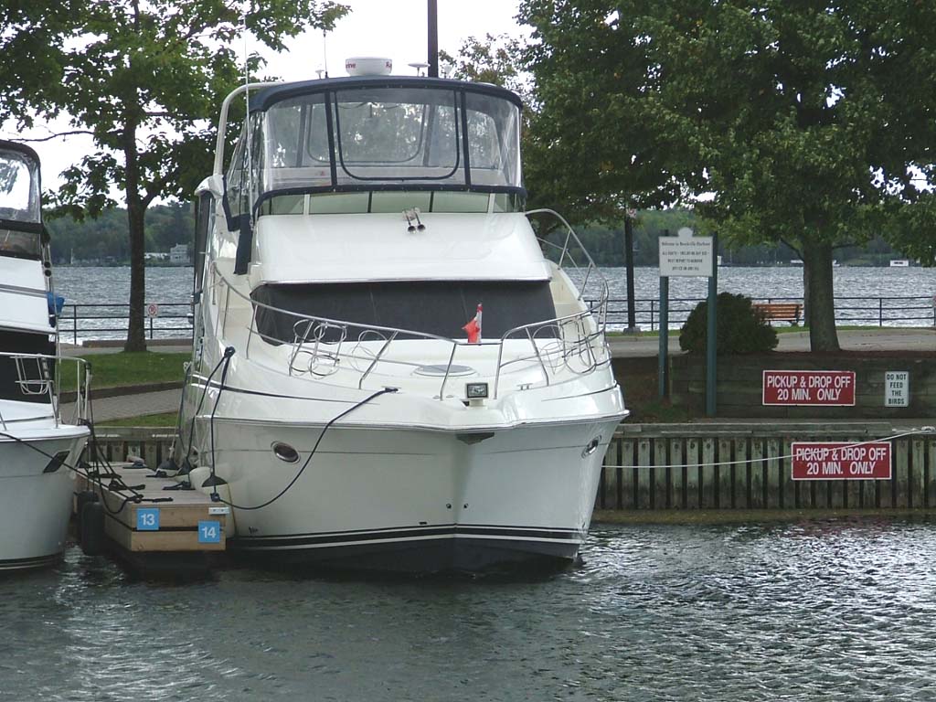 2003 Silverton 39 foot Motor yacht for sale in the 1,000 Islands area east of Toronto, Ontario, Canada.