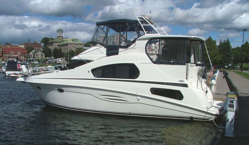 2003 Silverton 39 foot Motor yacht for sale in the 1,000 Islands area east of Toronto, Ontario, Canada.