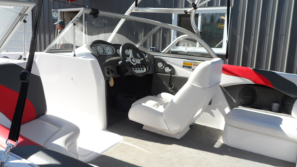 2004 MOOMBA MOBIUS LSV FOR SALE IN THE LINDSAY AREA NORTHEAST OF TORONTO, ONTARIO, CANADA SIMILAR TO THE 2005, 2006, 2007, AND 2008  WAKEBOARD AND SKIBOAT MODELS FROM MASTERCRAFT AND OTHER MANUFACTURERS.