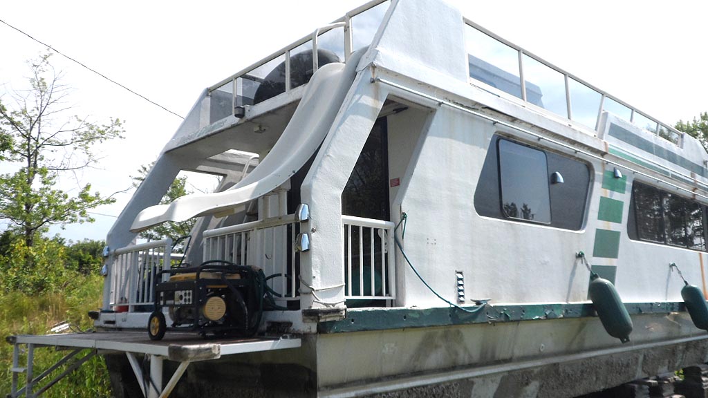 43 Foot Three Buoys Houseboat For Sale In The Lindsay Area Northeast Of Toronto Ontario Canada
