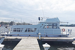 1973 KINGSCRAFT 40 FOOT HOUSEBOAT  FOR SALE IN TRENTON ONTARIO CANADA.