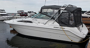 1993 Sea Ray 300 Sundancer for sale in the Trenton area east of Toronto, Ontario, Canada by Ontario boat and yacht brokers.